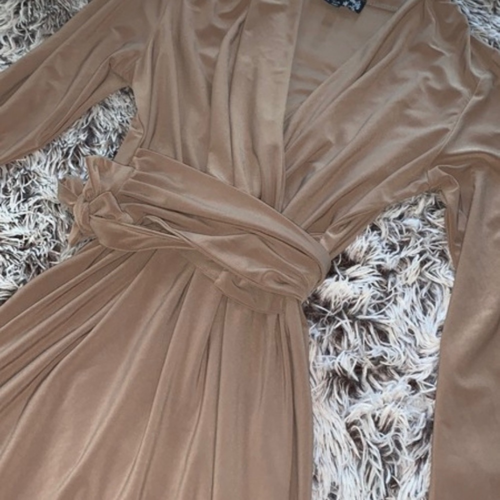 Dress - Picture 3 of 4